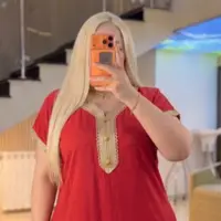 أحمر